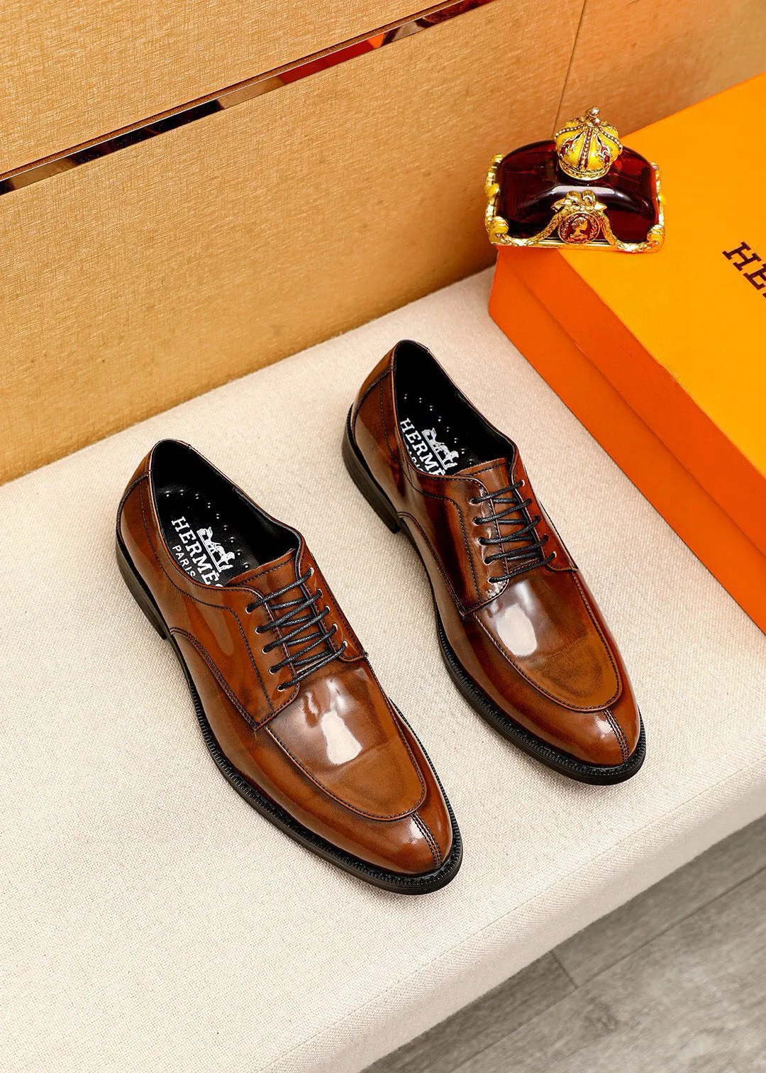 Men's shoes 💰460 💐 Product trademark: HERMES "Hermès" business leather shoes Regular size: 38-44 (45🉑️customized) Product materials: Selected imported first-layer open-edge beaded calfskin upper, imported water-dyed 🐂 cowhide lining. Strong three-dimensional visual effect, non-slip and wear-resistant combination outsole Color: 2⃣️colors available